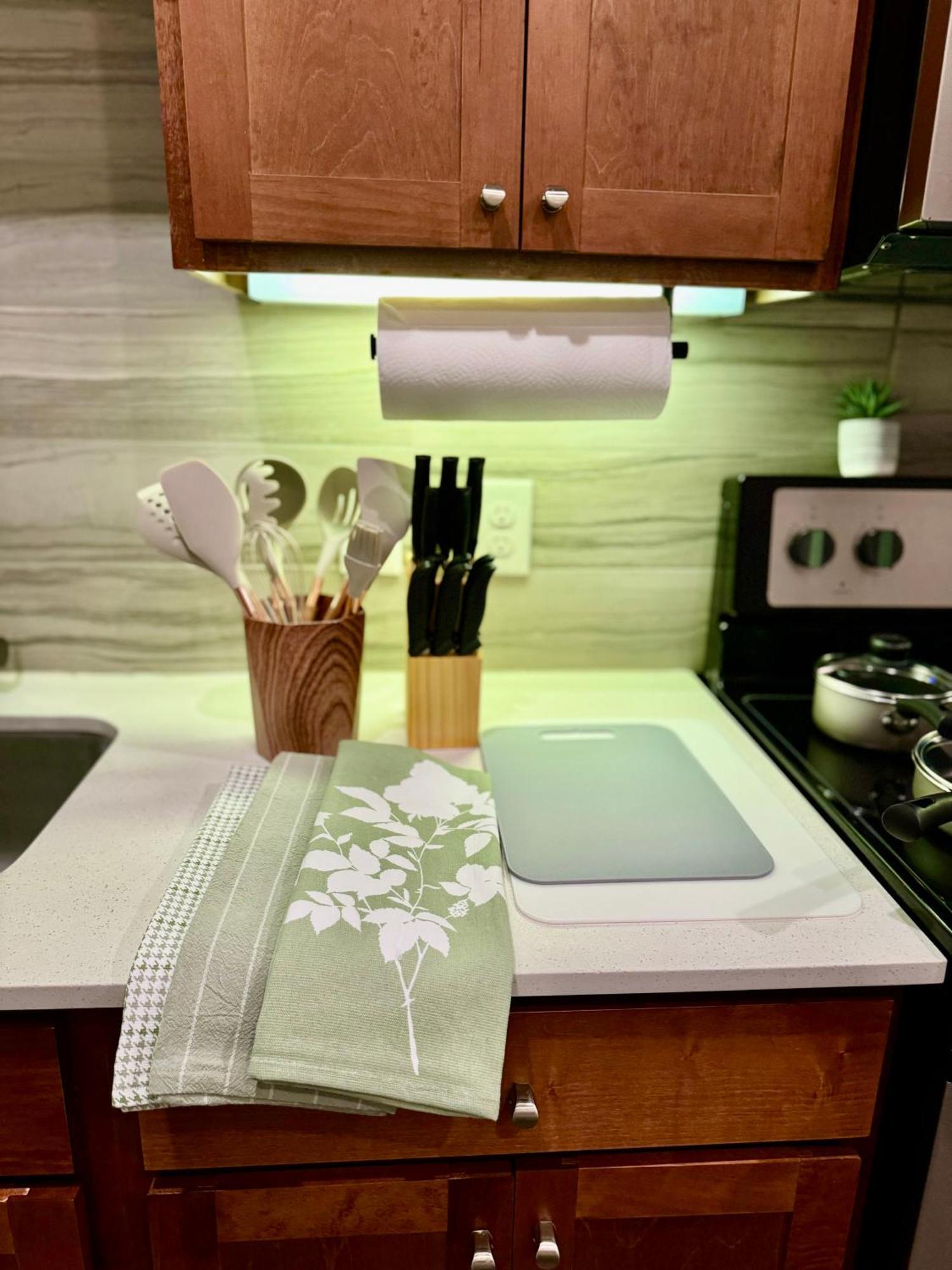Apartment Close To Everything In Downtown King Bed Free Onsite Parking And Wifi