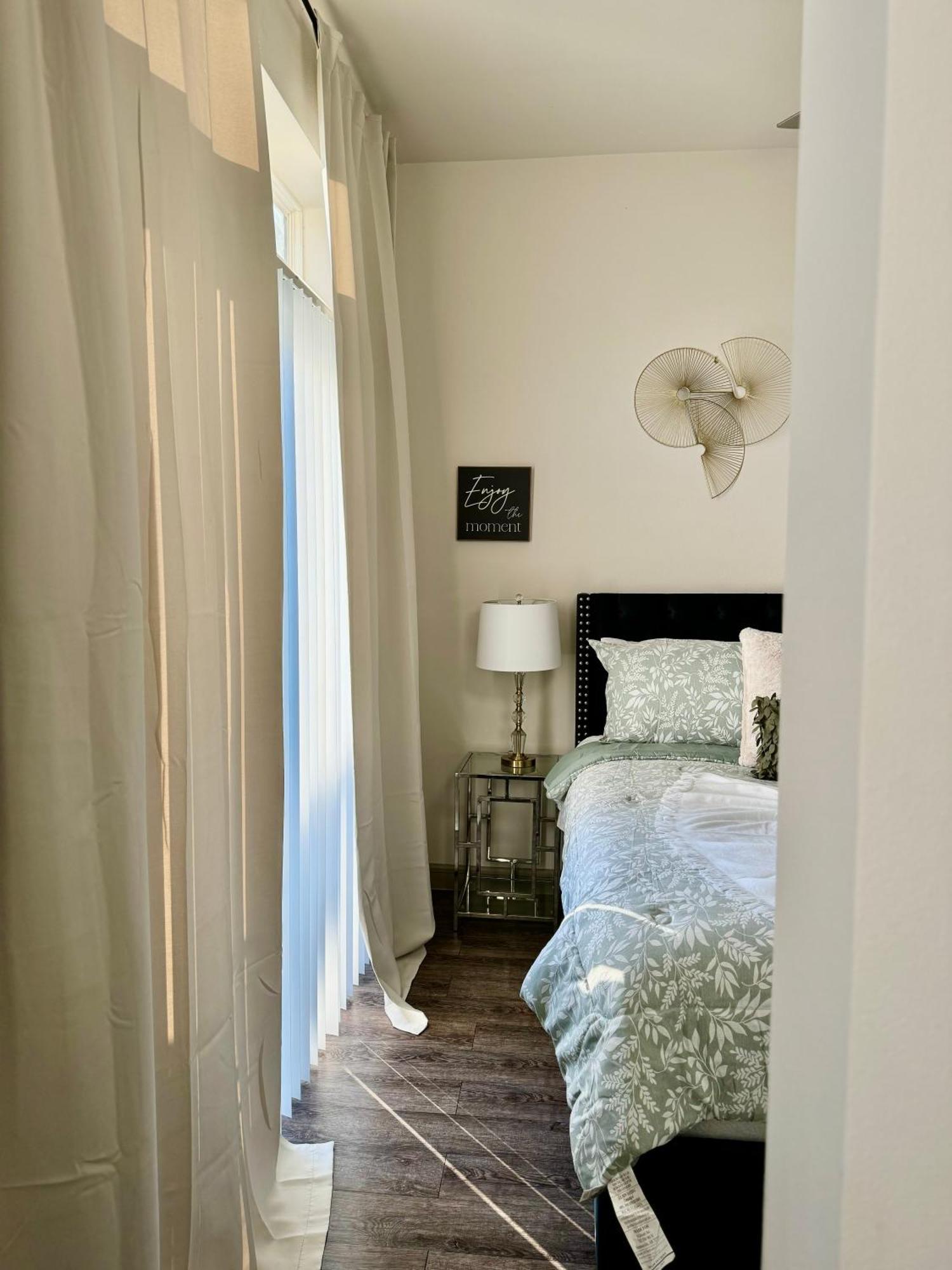 Close To Everything In Downtown King Bed Free Onsite Parking And Wifi Apartment Houston