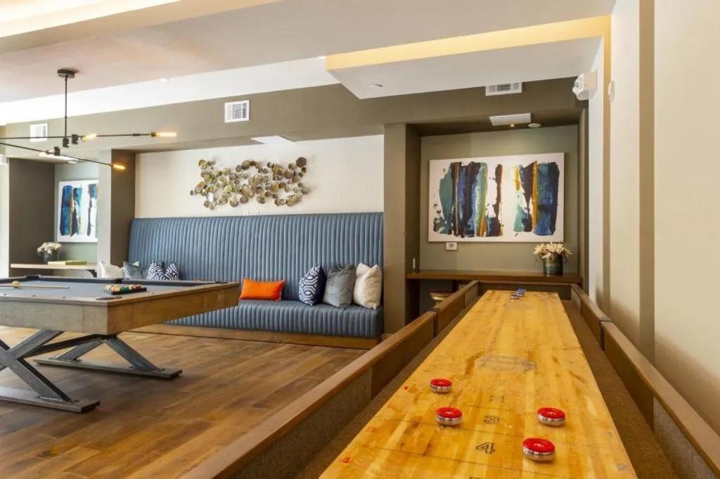 Close To Everything In Downtown King Bed Free Onsite Parking And Wifi Houston